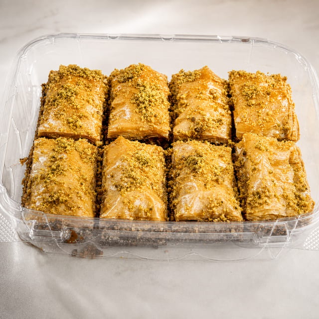 Baklava (8 pcs).